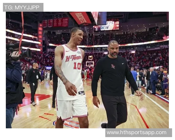 KD怒砸水瓶瞬间引发小贾和阿门惊愕不已场面尴尬至极